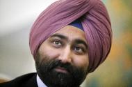 Malvinder Singh buduje sieć globalnych usług finansowych wyrzekając się modelu Goldman Sachs.