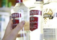 Polacy odstawiają wódkę. Sprzedaż nadal spada