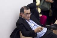 Nouriel Roubini założyciel Roubini Global Economics LLC. używa smartfonu Research in Motion (RIM) BlackBerry Torch. 