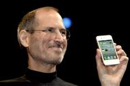 Steve Jobs, CEO Apple Inc., obecny na Apple Worldwide Developers Conference (WWDC) w San Francisco, Kalifornia, USA z iPhonem 4