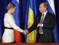 Skazanie Julii Tymoszenko może się odbić czkawką na władzach w Kijowie. Polityczne rozgrywki na Ukrainie zdecydowanie osłabiają pozycję tego kraju w pertraktacjach z Rosją w sprawie dostaw gazu. Na zdj.Julia Tymoszenko i Władimir Putin