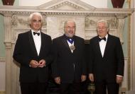 Alistair Darling, brytyjski minister finansów (z lewej), Ian Luder, Lord Mayor of the City of London, (w srodku), Mervyn King, gubernator Bank of England, (z prawej). Fot. Bloomberg
